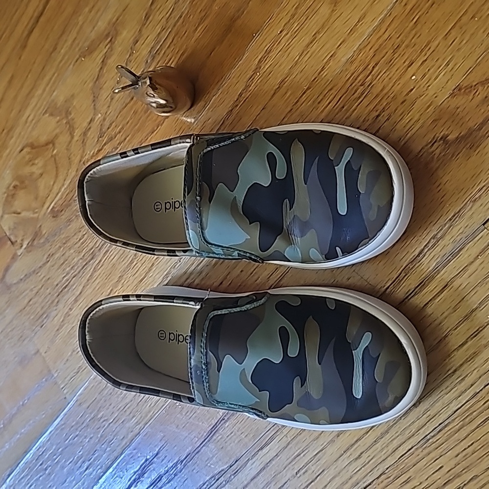 Piper Finn camo slip-ons sneakers size 11-in excellent condition/like new!